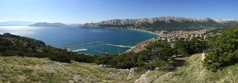Bašćanska uvala i mjesto pod kamenitim brdima Krka