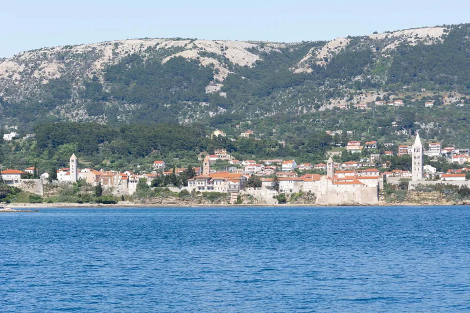Rapska povijesna obala i četiri zvonika s mora
